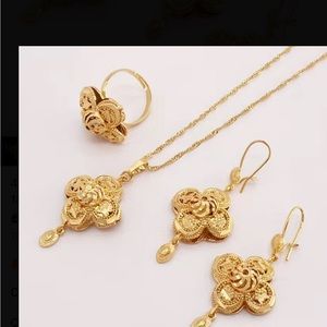 Set of 18k GP Jewelries NWOT